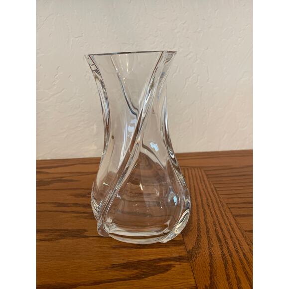 Serpentine Model Crystal Vase By BACCARAT - Picture 4 of 8